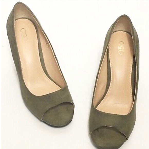 green pumps size 11